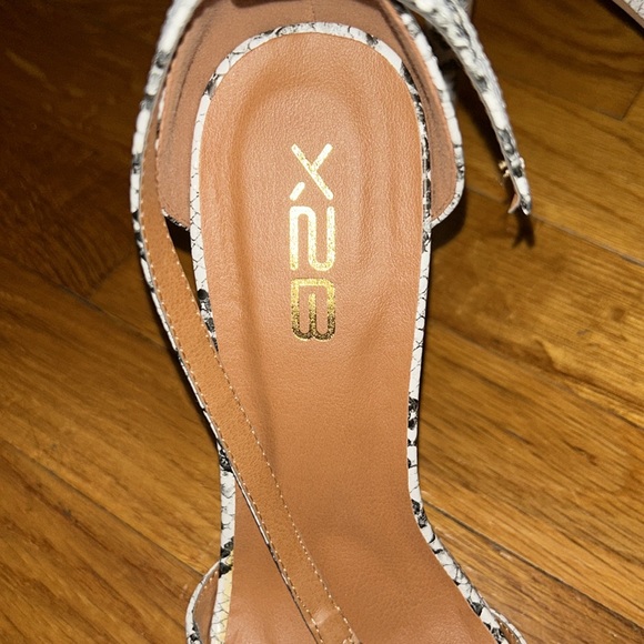 Beautiful high heels very girly - Picture 6 of 11